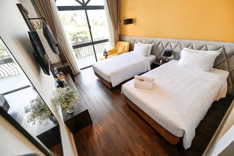 Deluxe Twin City View